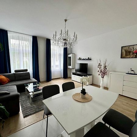 Top Class Apartments In Carlsbad 卡罗维发利 外观 照片