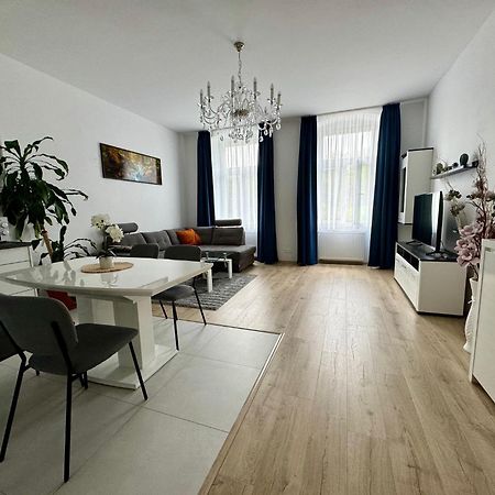 Top Class Apartments In Carlsbad 卡罗维发利 外观 照片
