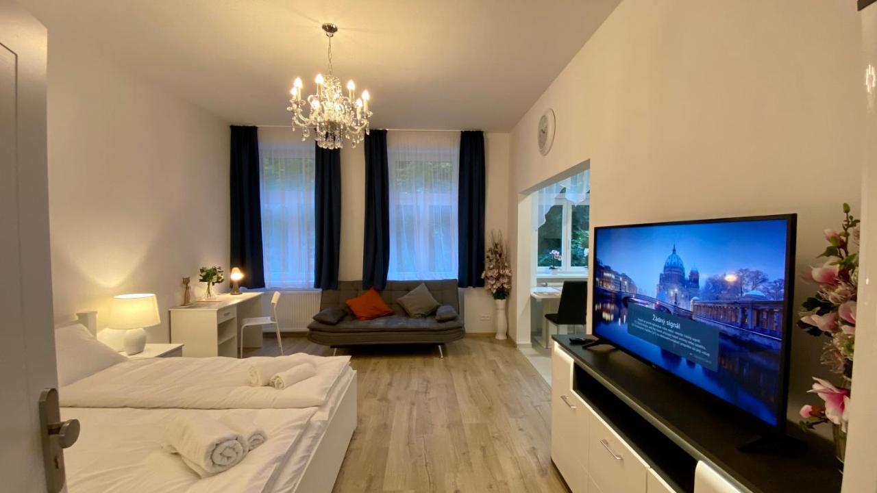 Top Class Apartments In Carlsbad 卡罗维发利 外观 照片