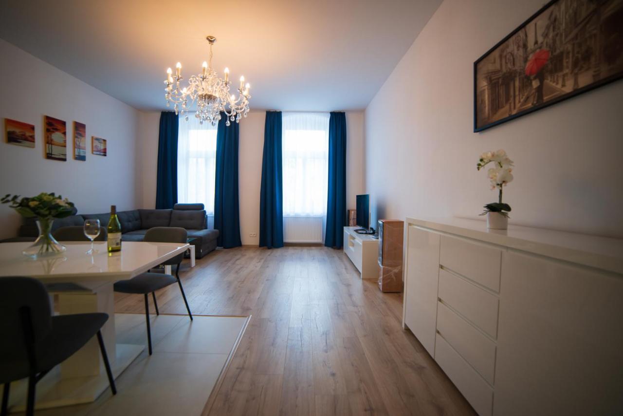 Top Class Apartments In Carlsbad 卡罗维发利 外观 照片