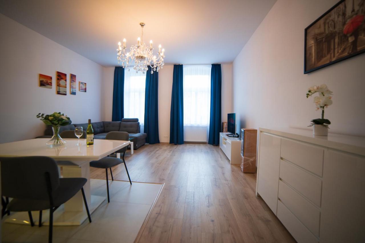 Top Class Apartments In Carlsbad 卡罗维发利 外观 照片