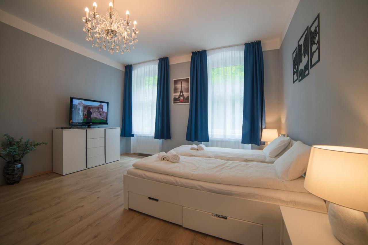 Top Class Apartments In Carlsbad 卡罗维发利 外观 照片