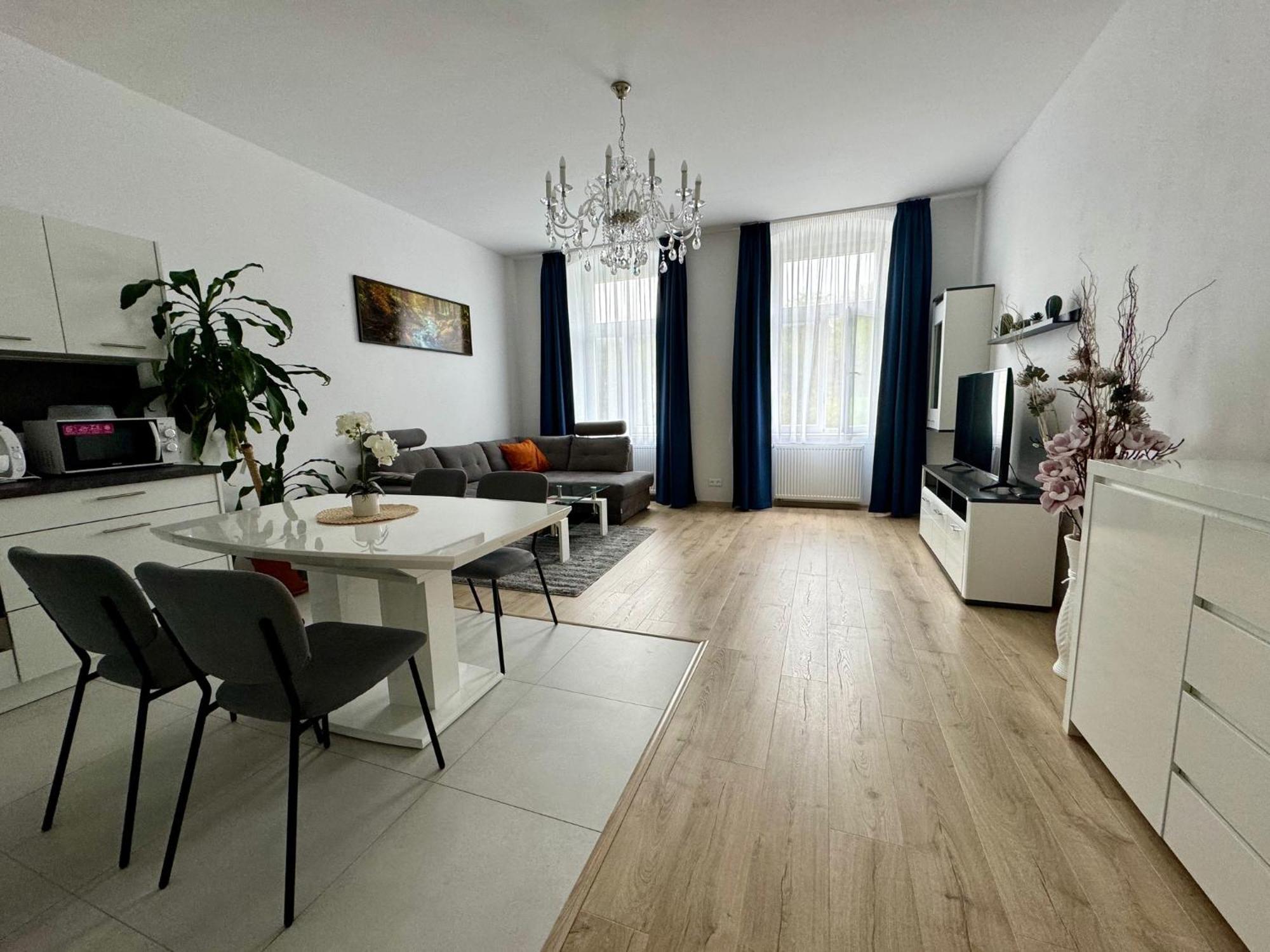 Top Class Apartments In Carlsbad 卡罗维发利 外观 照片